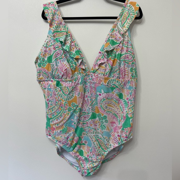 Crown & Ivy Paisley Print Ruffle One Piece Swimsuit - Picture 4 of 10